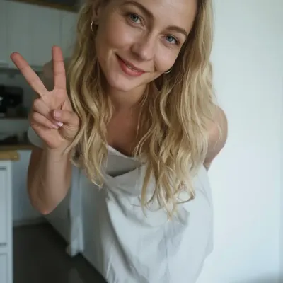 Оля, 33